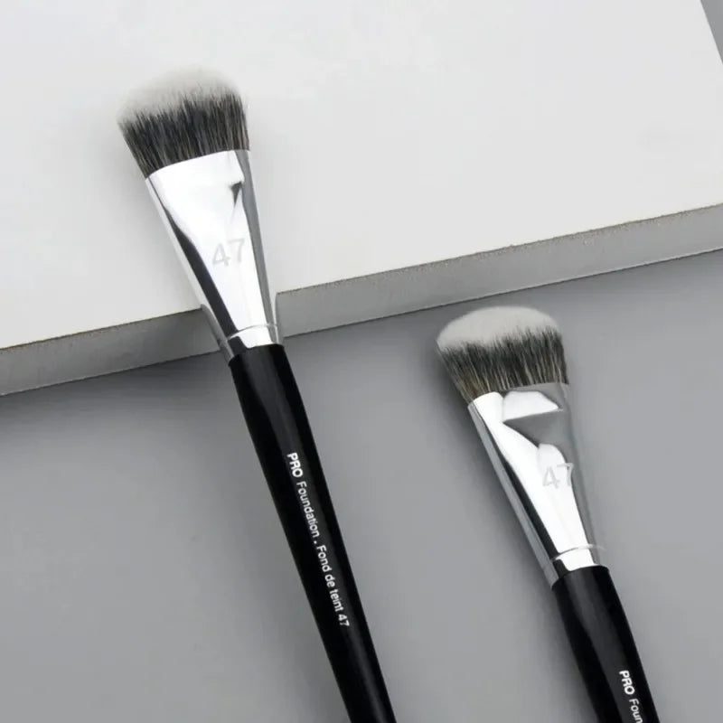 Pro Foundation Broom Brush