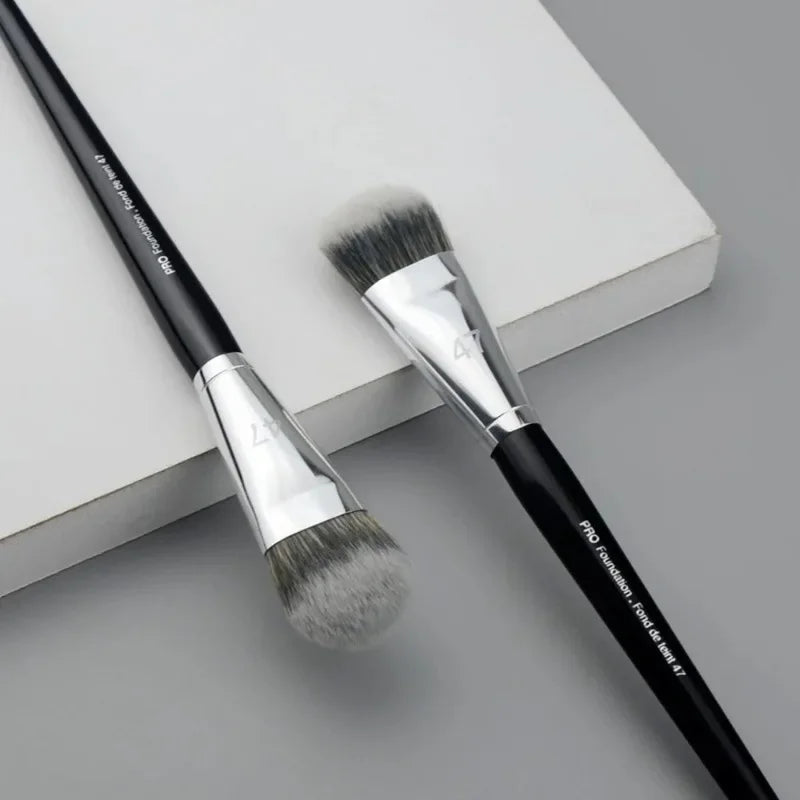 Pro Foundation Broom Brush